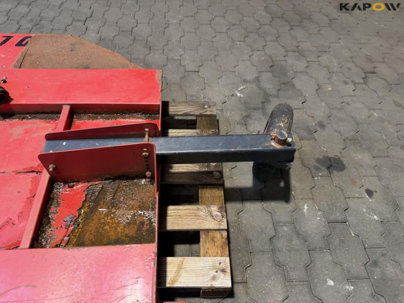 Three-point hitch 18