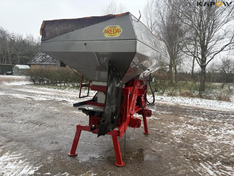 Bredal A2X mounted fertilizer spreader 3