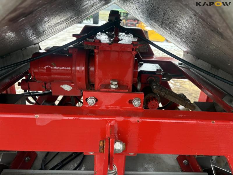 Bredal A2X mounted fertilizer spreader 13