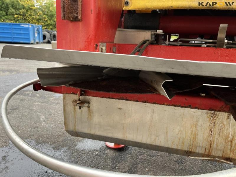 Bredal B2XL fertilizer spreader 16