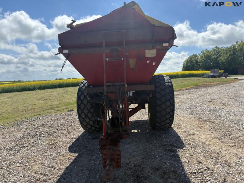 Bredal B4S fertilizer spreader 2