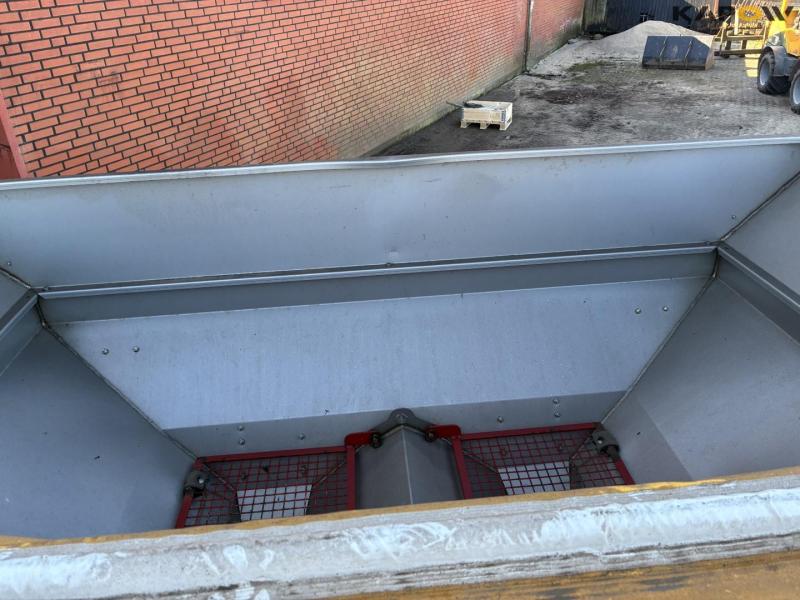 Bredal F2 fertilizer spreader 33