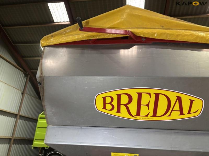 Bredal F2RF mounted fertilizer spreader 36