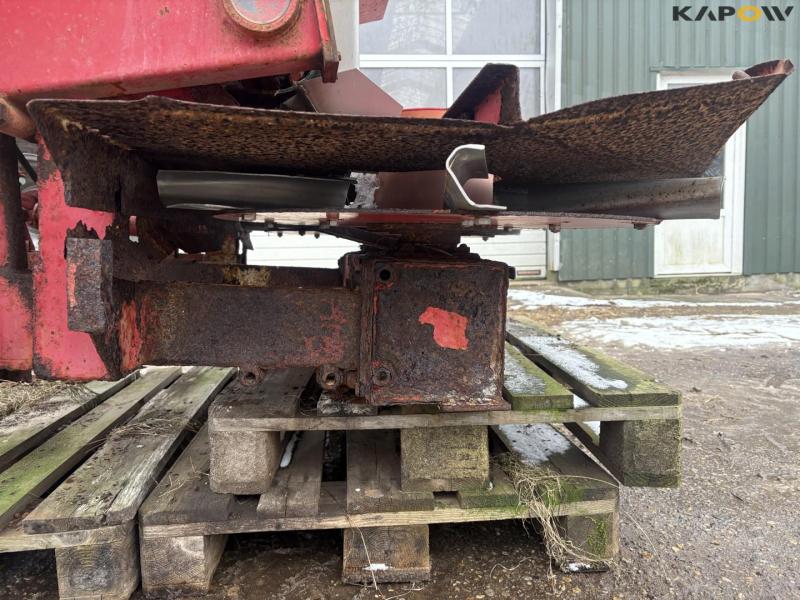 Bredal fertilizer spreader 7