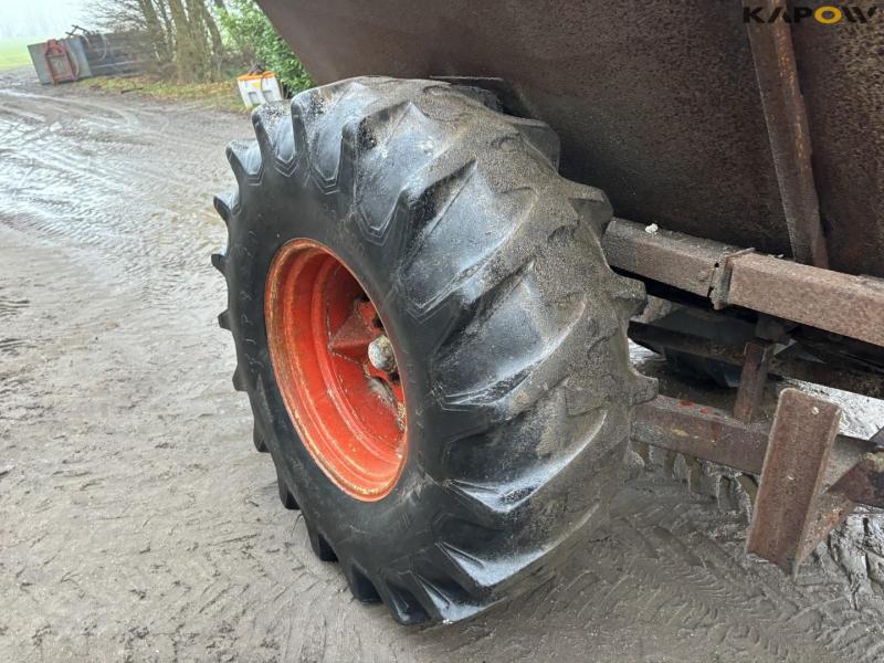 Bredal lime spreader 16