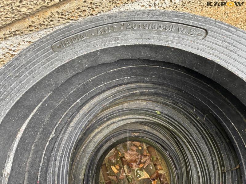 Plastic wells and grates 32