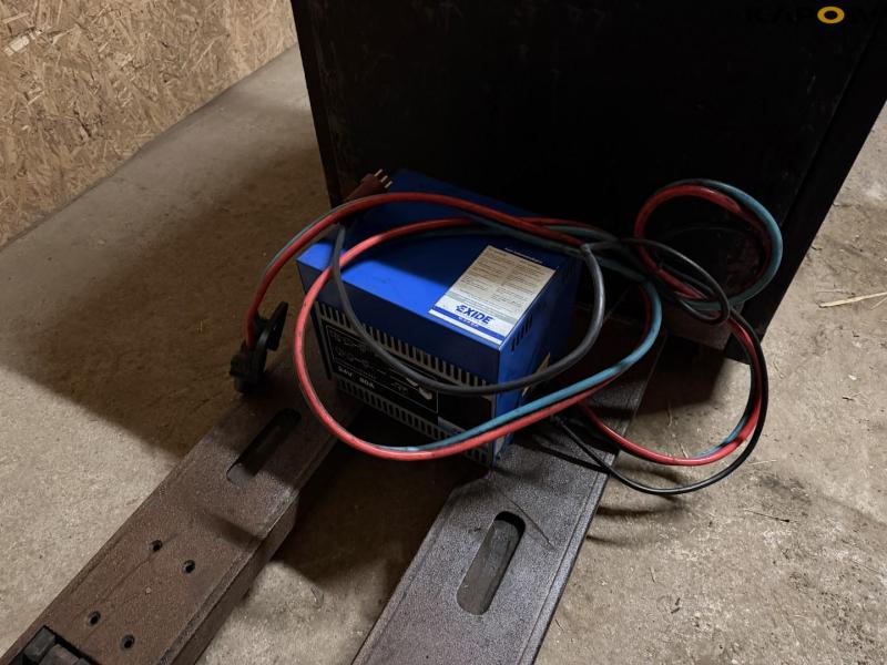 BT LPE 240/S electric stacker 9