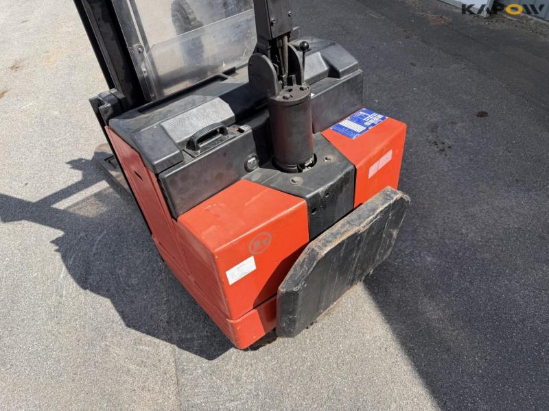 BT LSF 1250 electric stacker 14