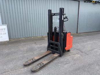 BT LSF 1250 electric stacker