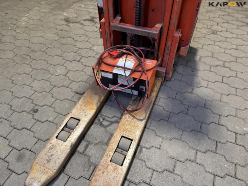 BT LSV 1000 E/10 electric stacker 10