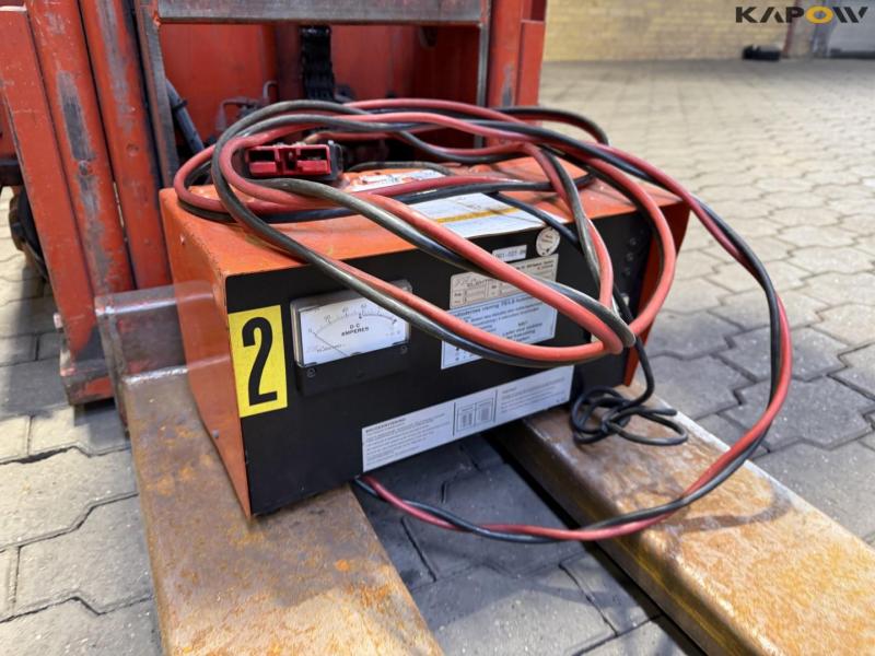 BT LSV 1000 E/10 electric stacker 13