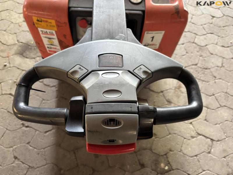 BT LWE 130 electric pallet truck 19