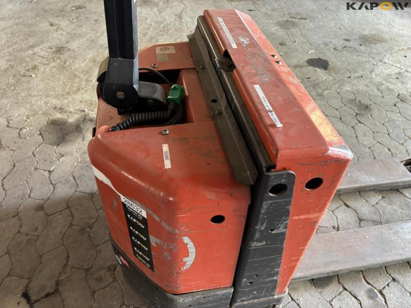 BT LWE 180 electric pallet truck 21