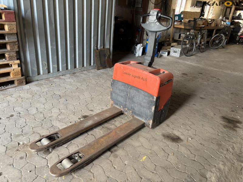 BT LWE 180 electric pallet truck 2
