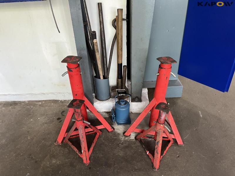 Brace, hammers, crowbars and jacks 2