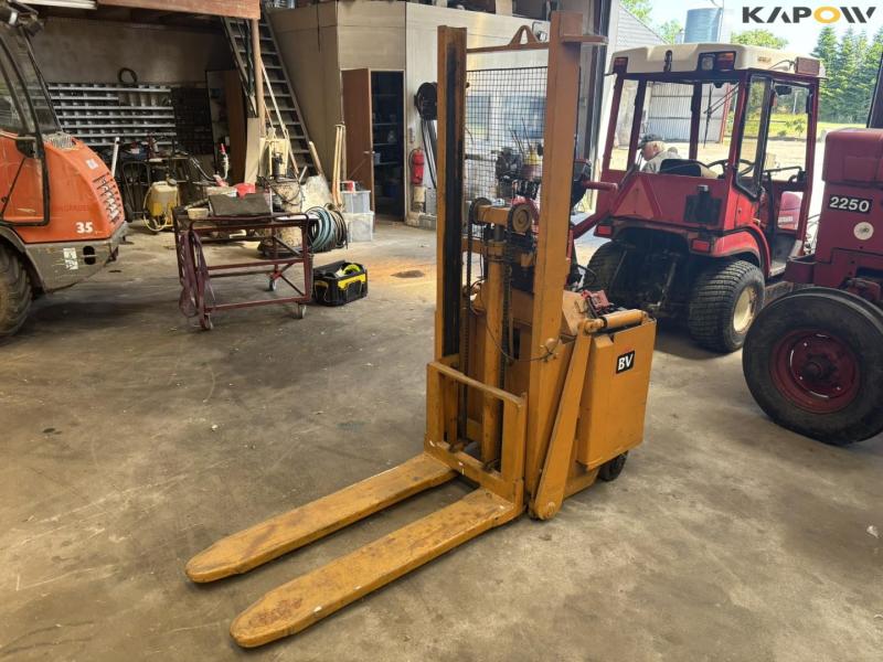 BV S12 Electric pallet stacker 3