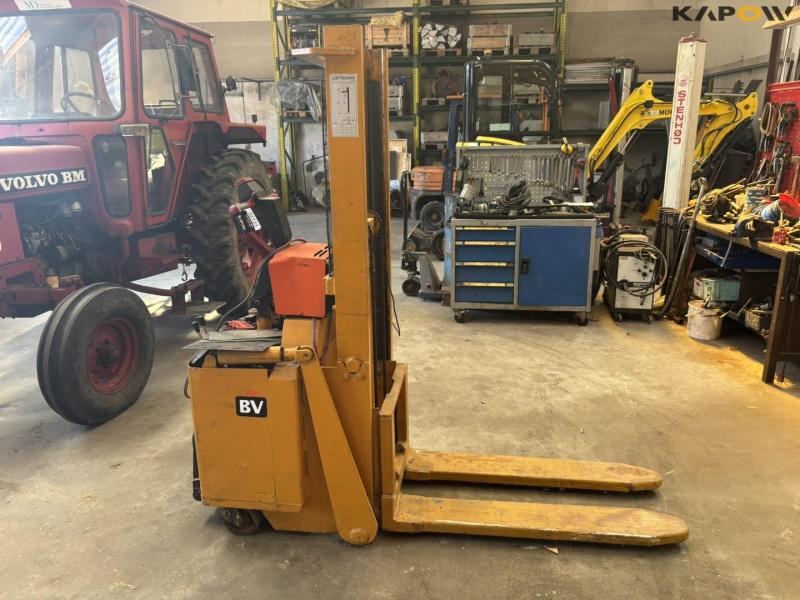 BV S12 Electric pallet stacker 5