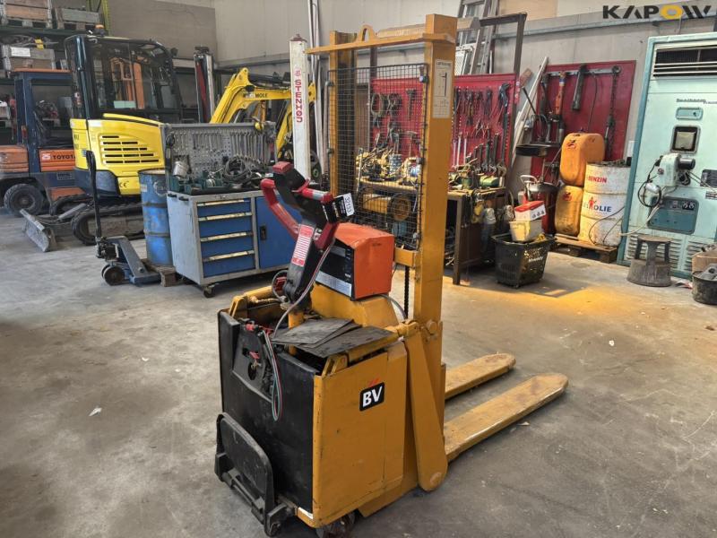 BV S12 Electric pallet stacker 6