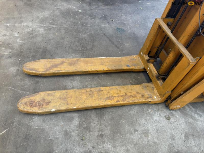 BV S12 Electric pallet stacker 19