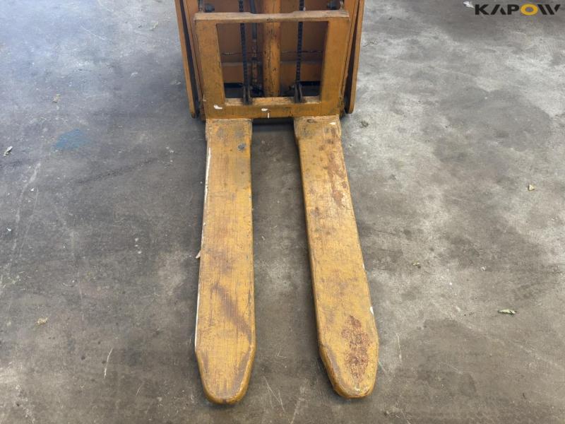 BV S12 Electric pallet stacker 20