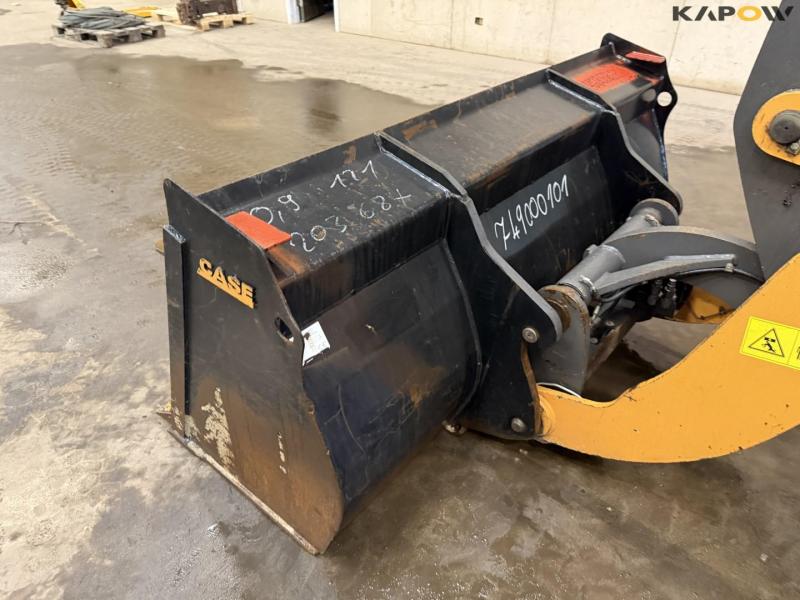Case 121F loader 48