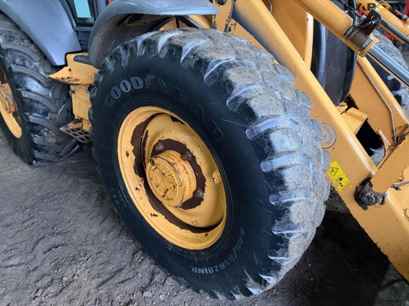 Case 695 backhoe loader 36
