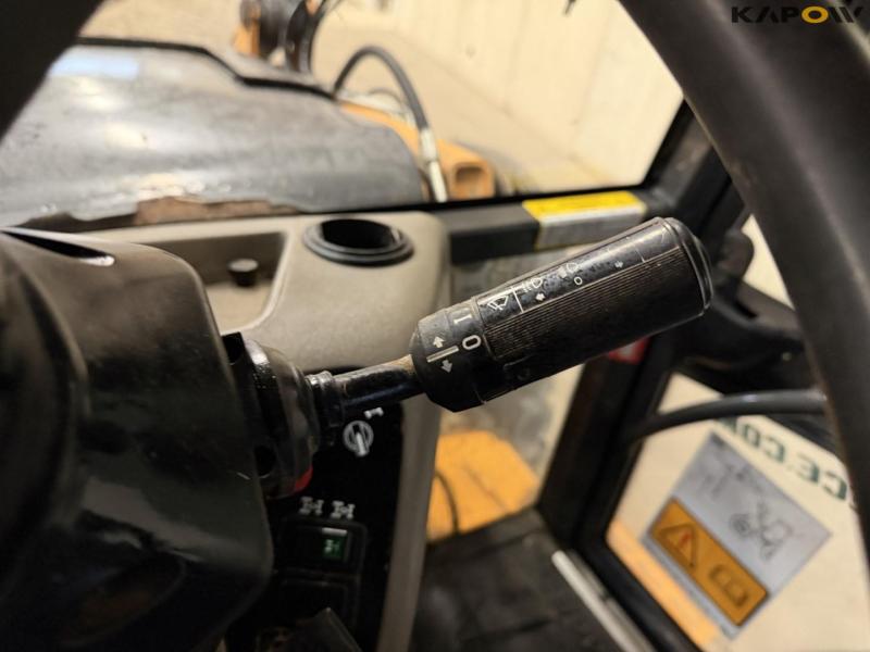 Case 695ST backhoe loader 38