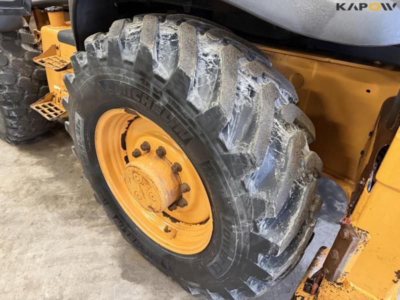 Case 695ST backhoe loader 58