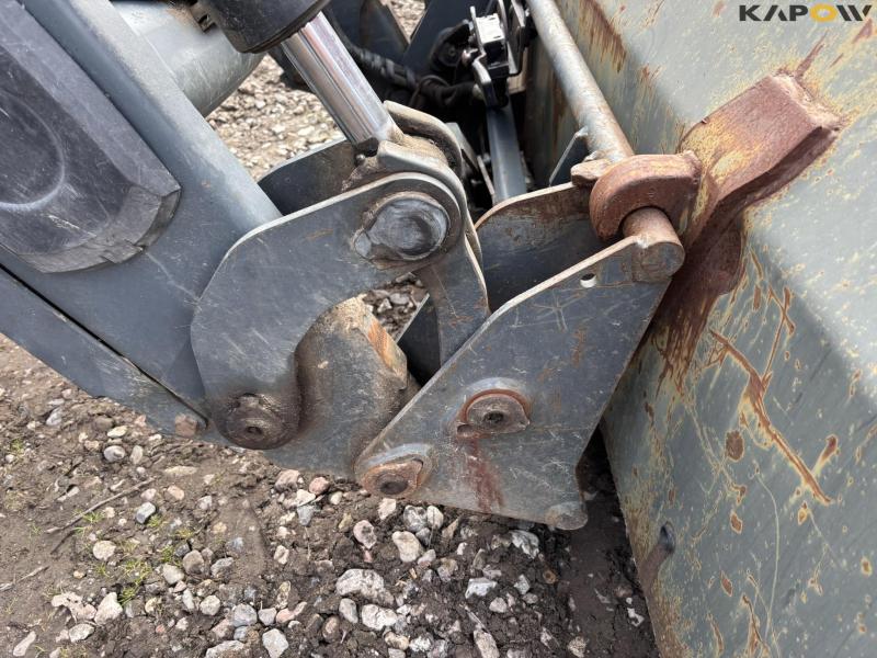 Case CVX 1155 4 WD tractor with front loader 17