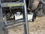 Case CVX 170 tractor with front loader 28