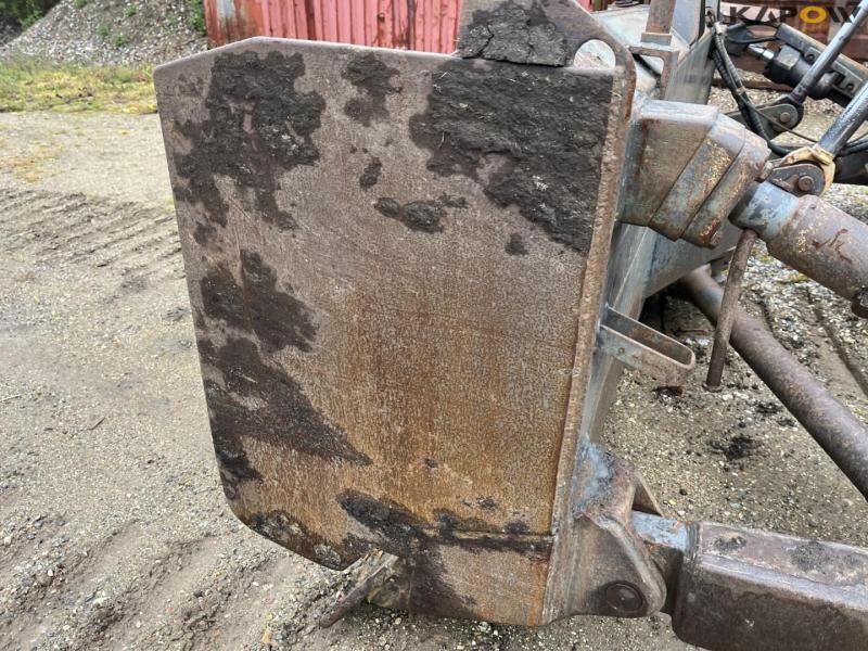 Case/New Holland D180 dozer with 3 tooth ripper 13
