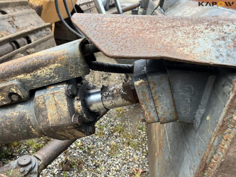 Case/New Holland D180 dozer with 3 tooth ripper 20