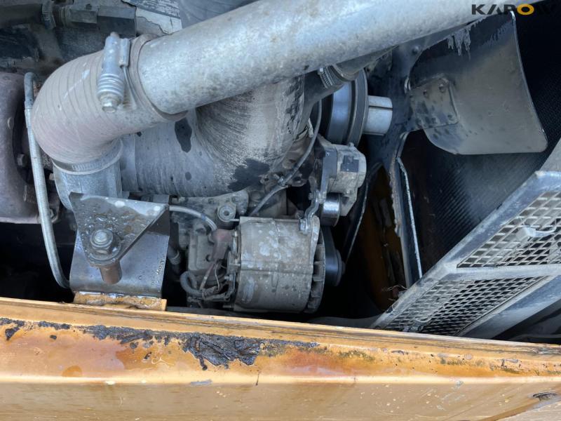 Case/New Holland D180 dozer with 3 tooth ripper 33