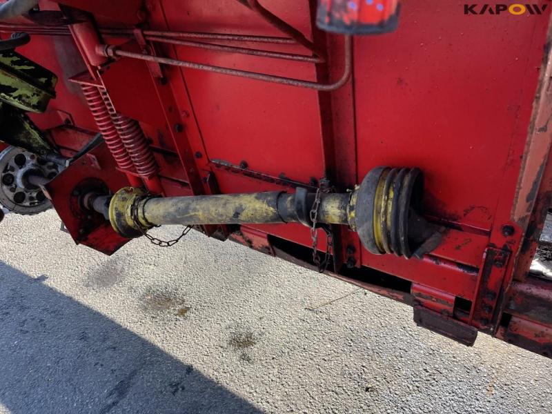Case IH 825 header with side knife 15