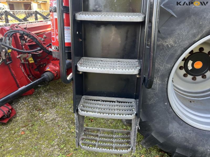 Case IH 9120 combine harvester with 35-foot vario header 11