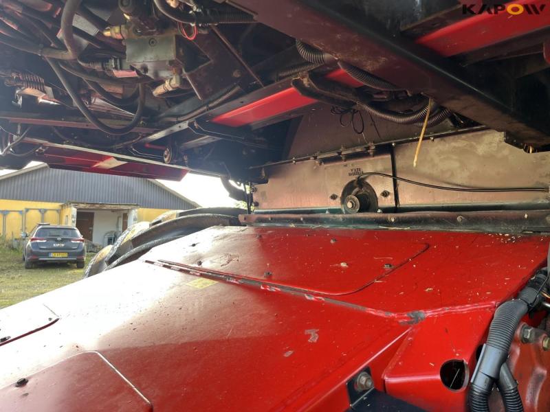 Case IH 9120 combine harvester with 35-foot vario header 13