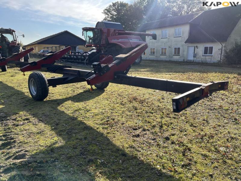 Case IH 9120 combine harvester with 35-foot vario header 79