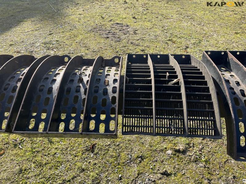 Case IH 9120 combine harvester with 35-foot vario header 85