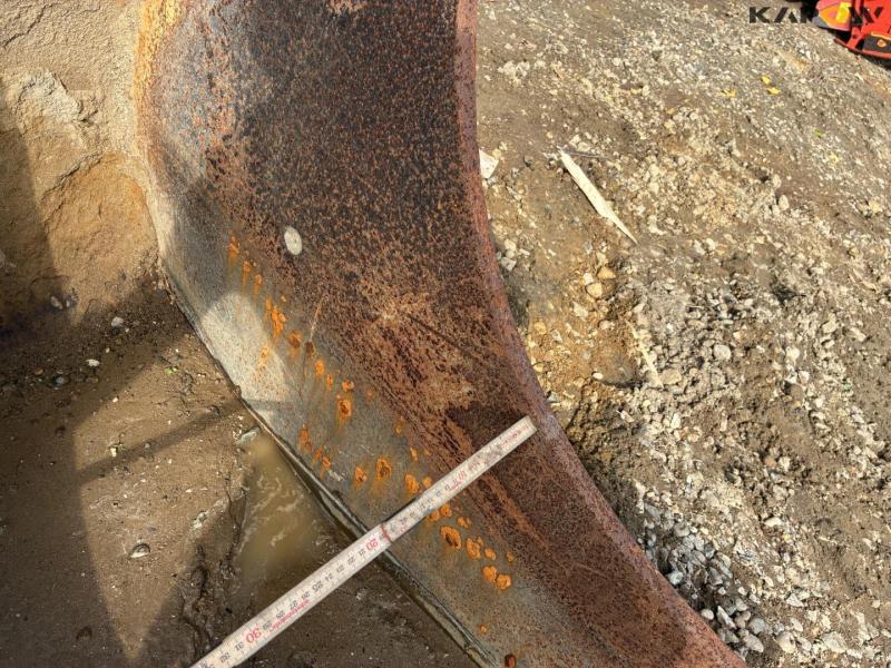CAT digging bucket 11