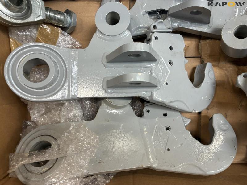 CAT grapple claw 6