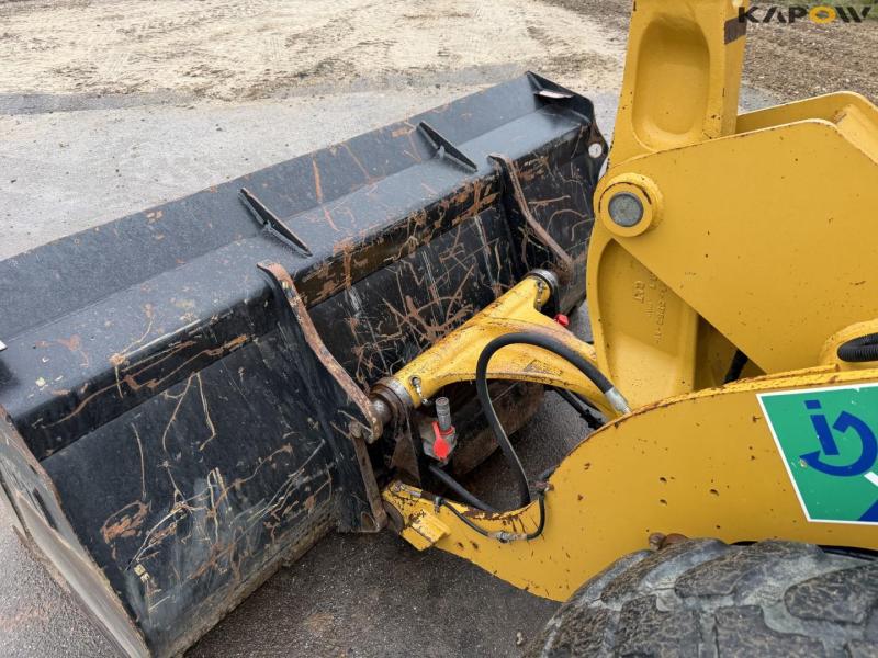 Caterpillar 907H2 wheel loader 12