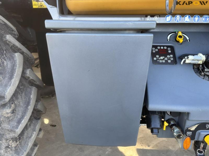 Challenger RoGator RG635C sprayer 47