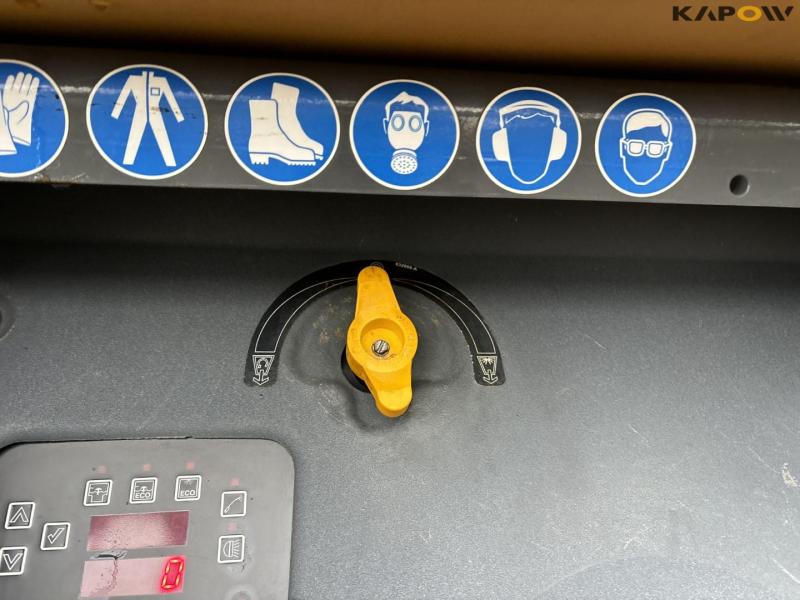 Challenger Rogator RG 655 self-propelled sprayer 38