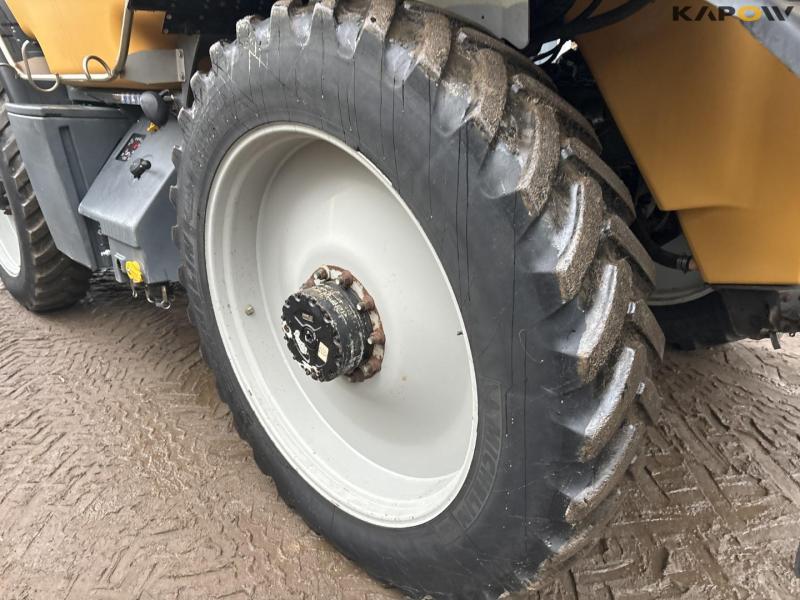 Challenger Rogator RG 655 self-propelled sprayer 74