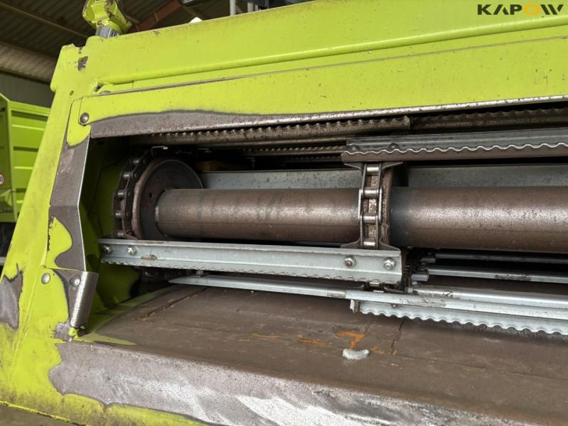 Claas 670 combine with V900 30ft header 17