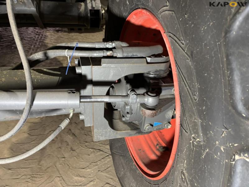 Claas 670 combine with V900 30ft header 43