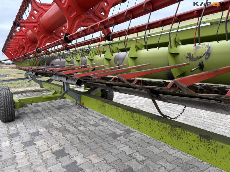 Claas 670 combine with V900 30ft header 108