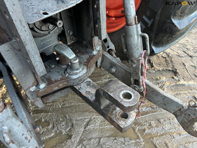 Claas Axion 840 tractor 37