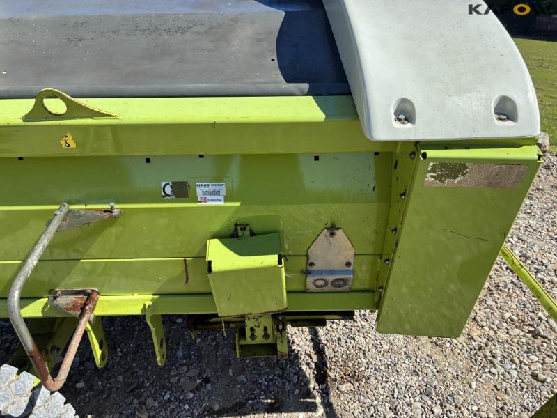Claas Direct Disc 520 header with trailer 25