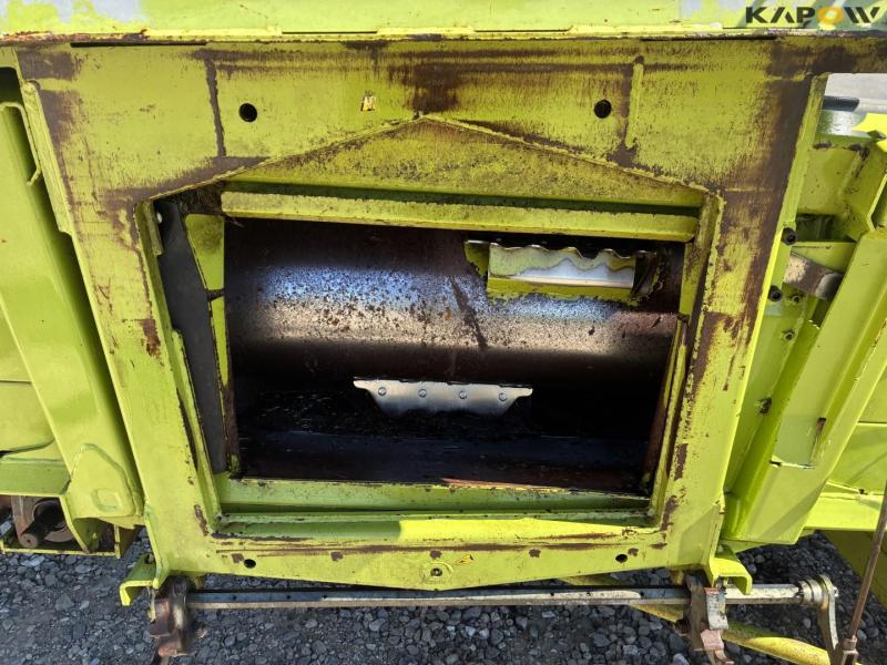 Claas Direct Disc 520 header with trailer 26